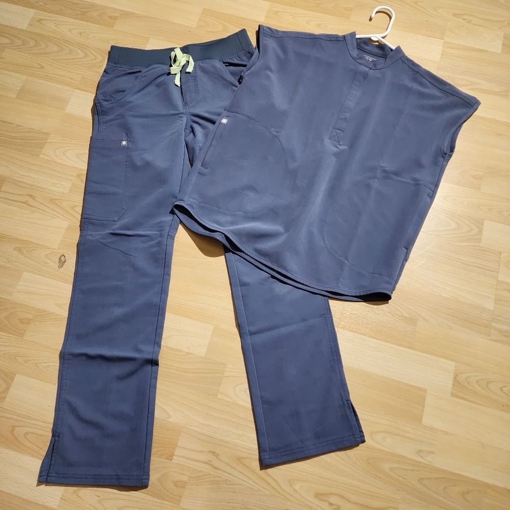 FIGS scrub set (Rafael top & Cargo (R length R rise)